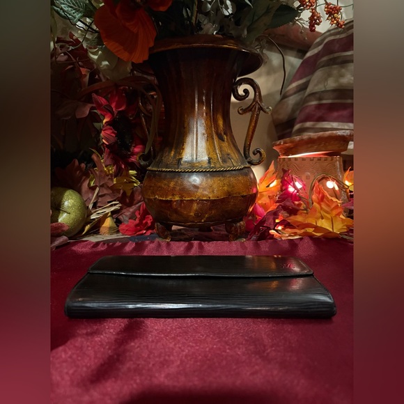 Authentic Louis Vuitton Black EPI Leather Unisex Wallet - Picture 6 of 12